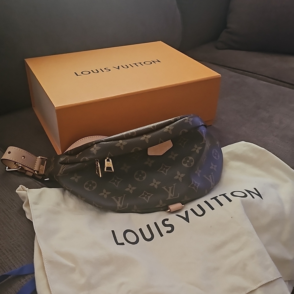 Barely USED Louis Vuitton Crossbody Bum Bag! Make An Offer! Rare